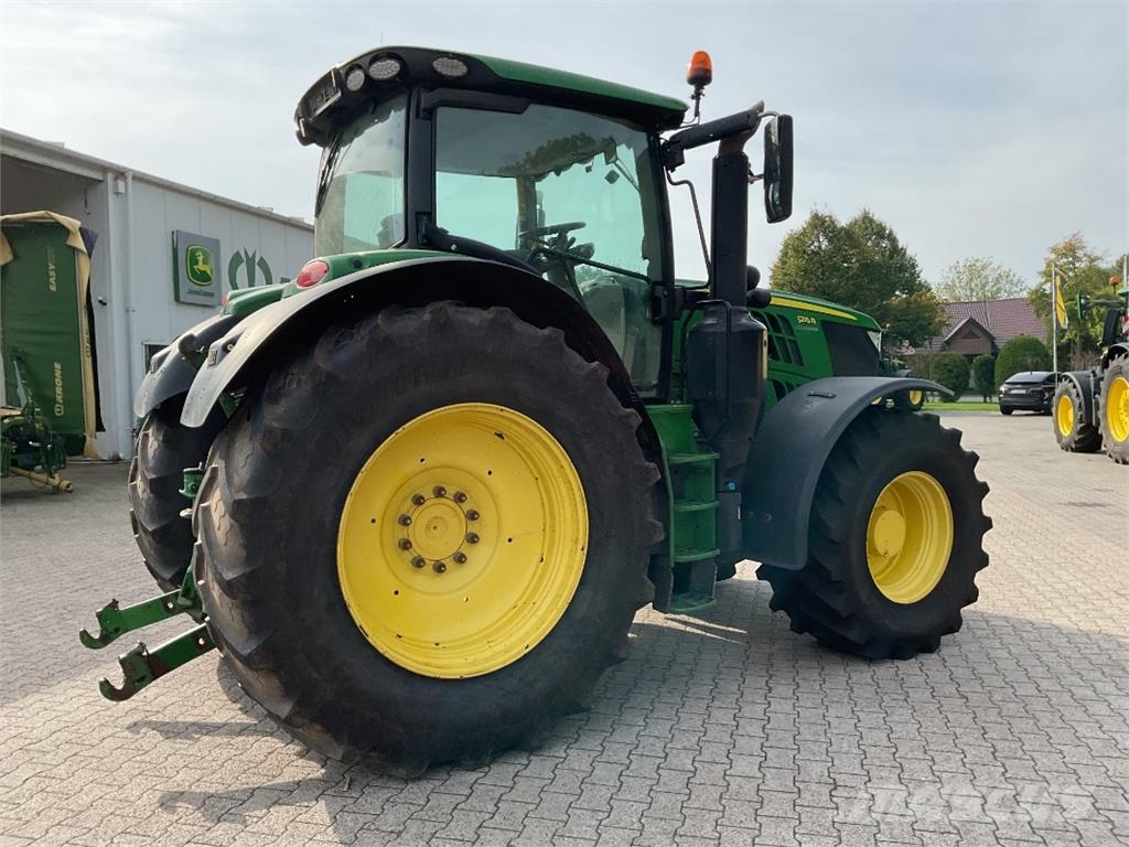 John Deere 6215R Traktoren