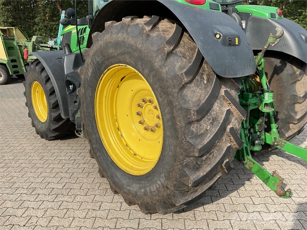 John Deere 6215R Traktoren