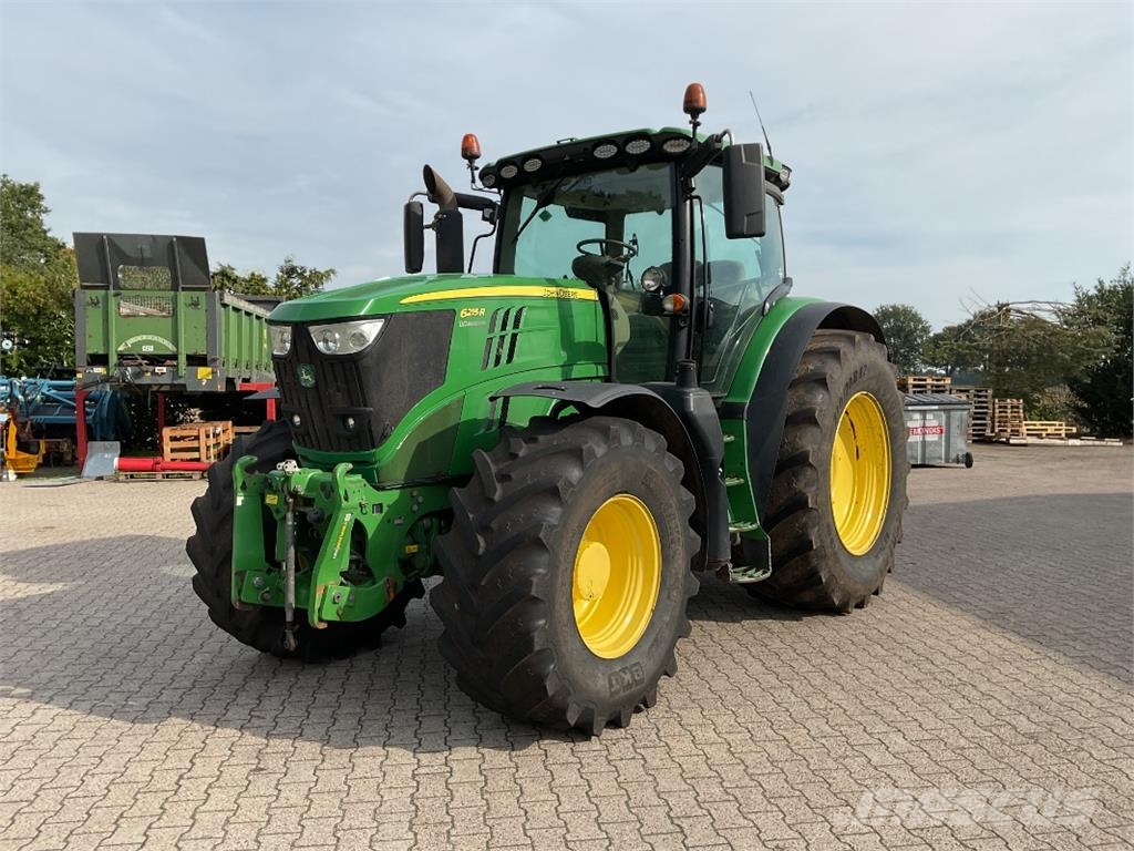 John Deere 6215R Traktoren