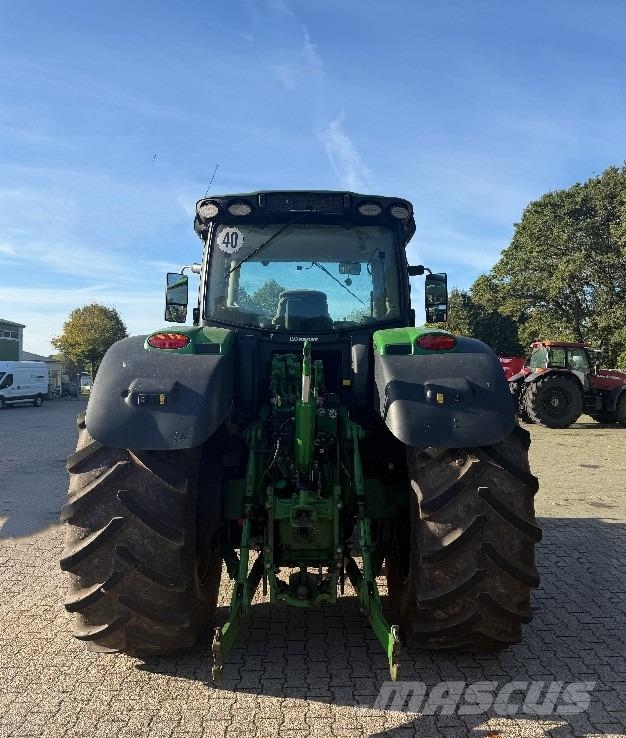 John Deere 6215R 曳引機
