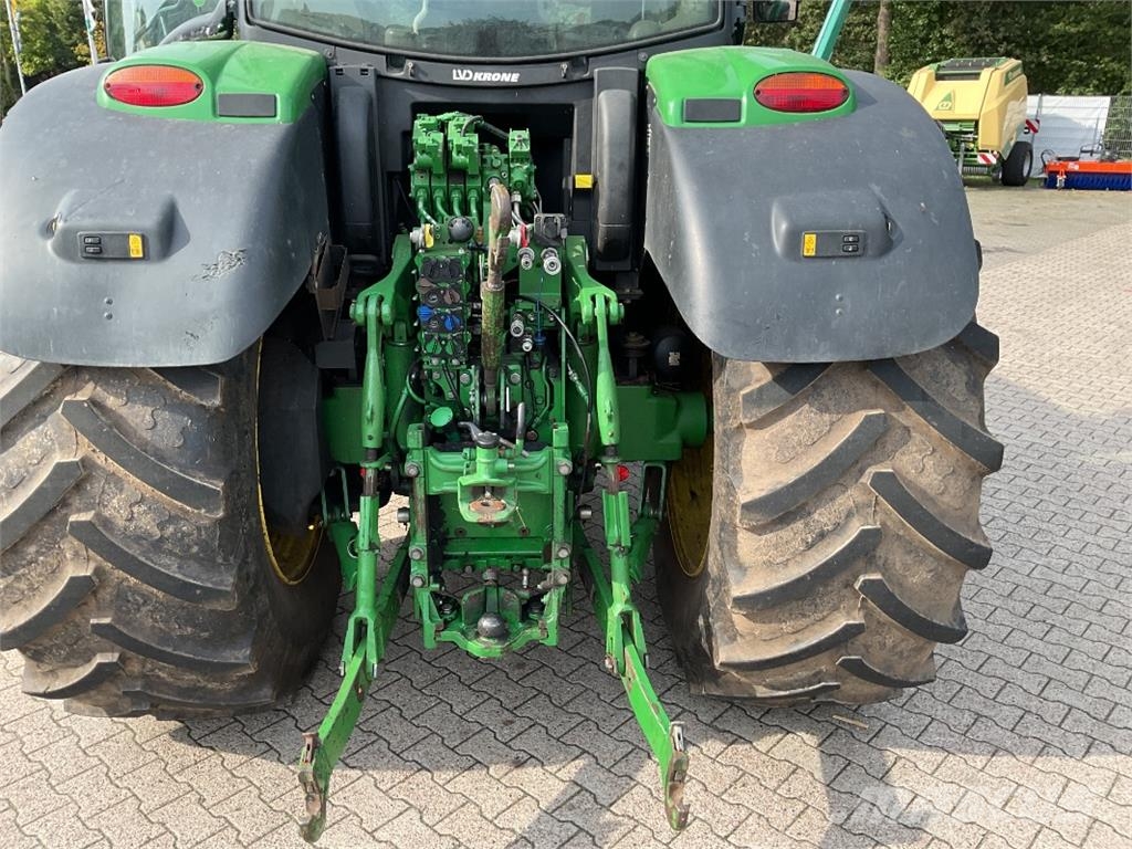 John Deere 6215R Traktoren