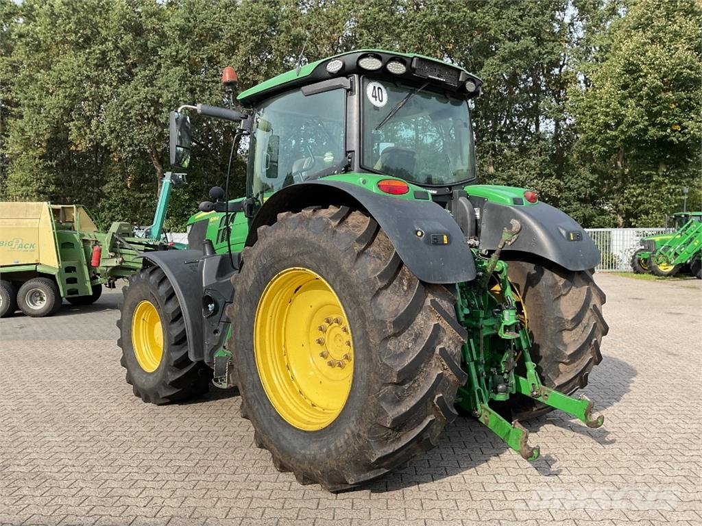 John Deere 6215R Traktoren