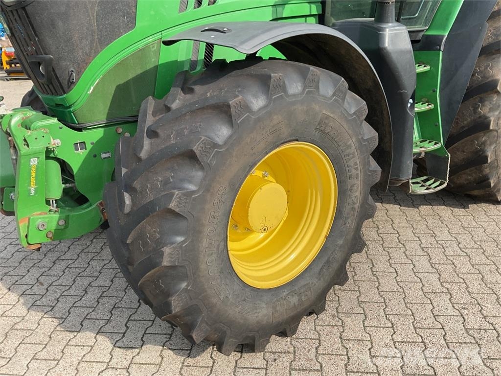 John Deere 6215R Traktoren