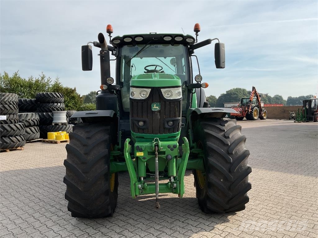 John Deere 6215R Traktoren
