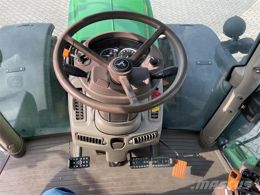 John Deere 6215R Traktoren