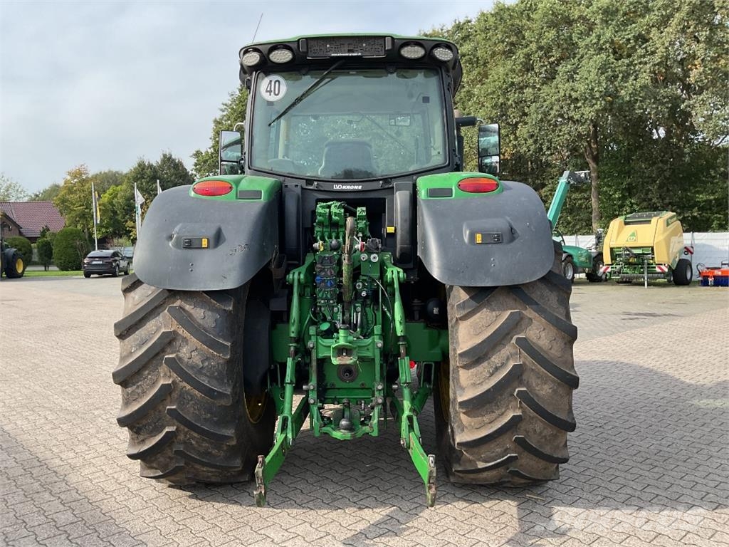 John Deere 6215R Traktoren