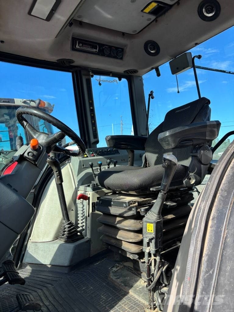 Valtra 8350 HiTech Traktory