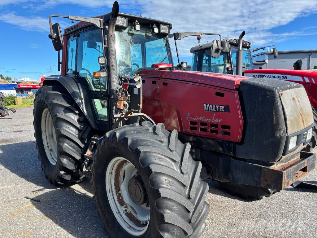 Valtra 8350 HiTech Traktory