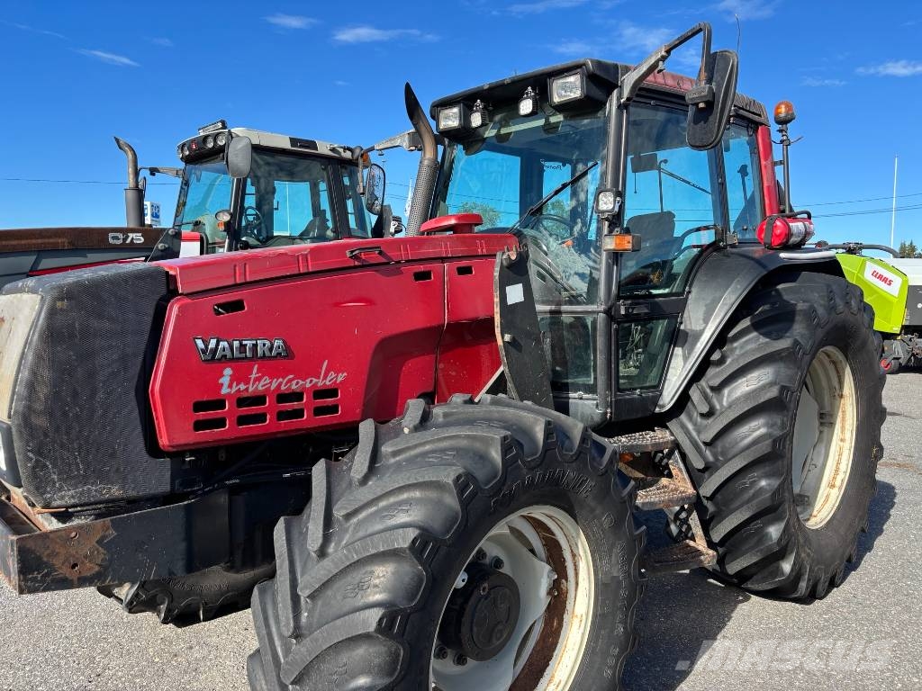 Valtra 8350 HiTech Traktory