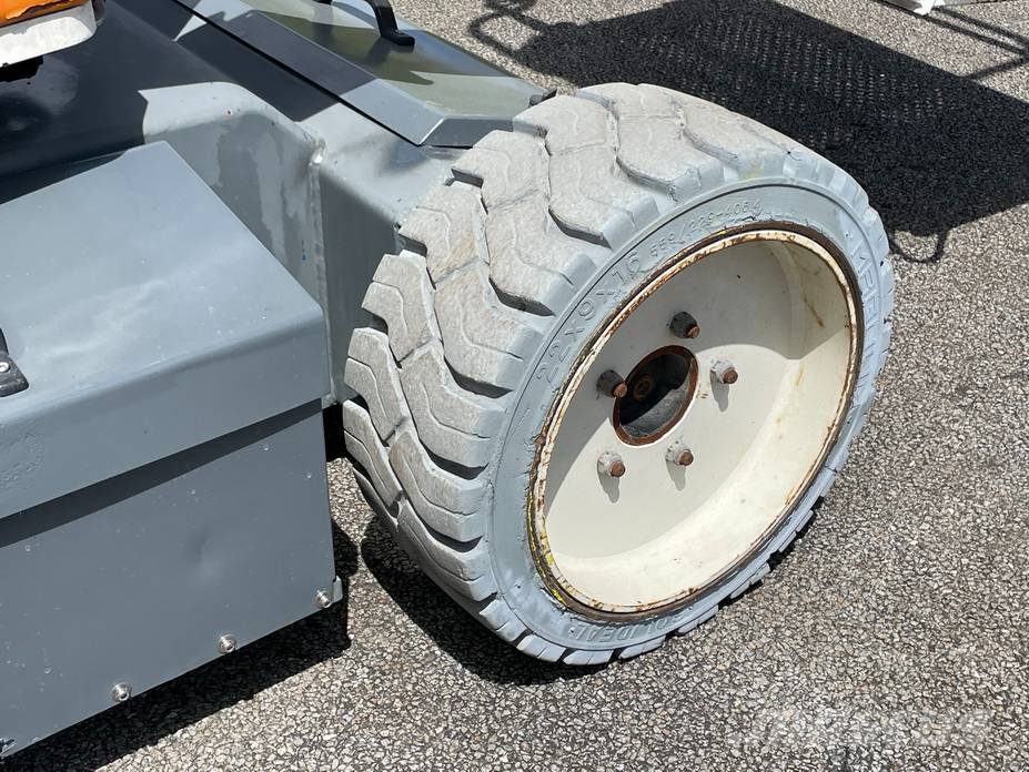 Snorkel AB 38 Компактни самоходни стрелови подемници