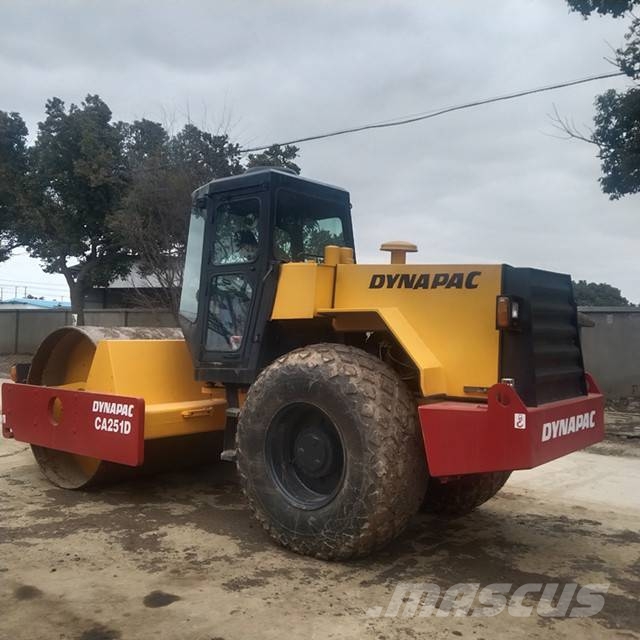 Dynapac CA 251 D مداحل أحادية الأسطوانة