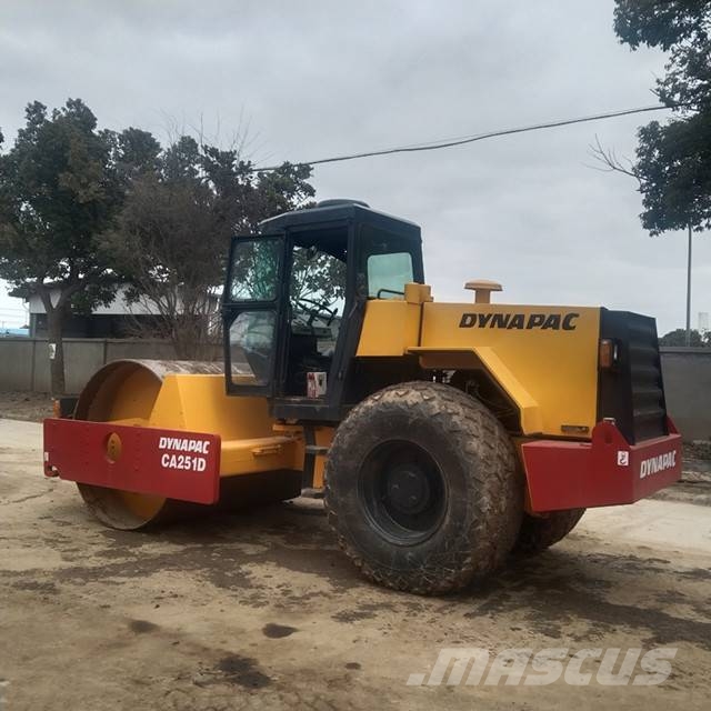 Dynapac CA 251 D مداحل أحادية الأسطوانة