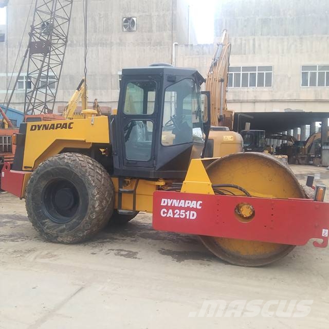 Dynapac CA 251 D مداحل أحادية الأسطوانة