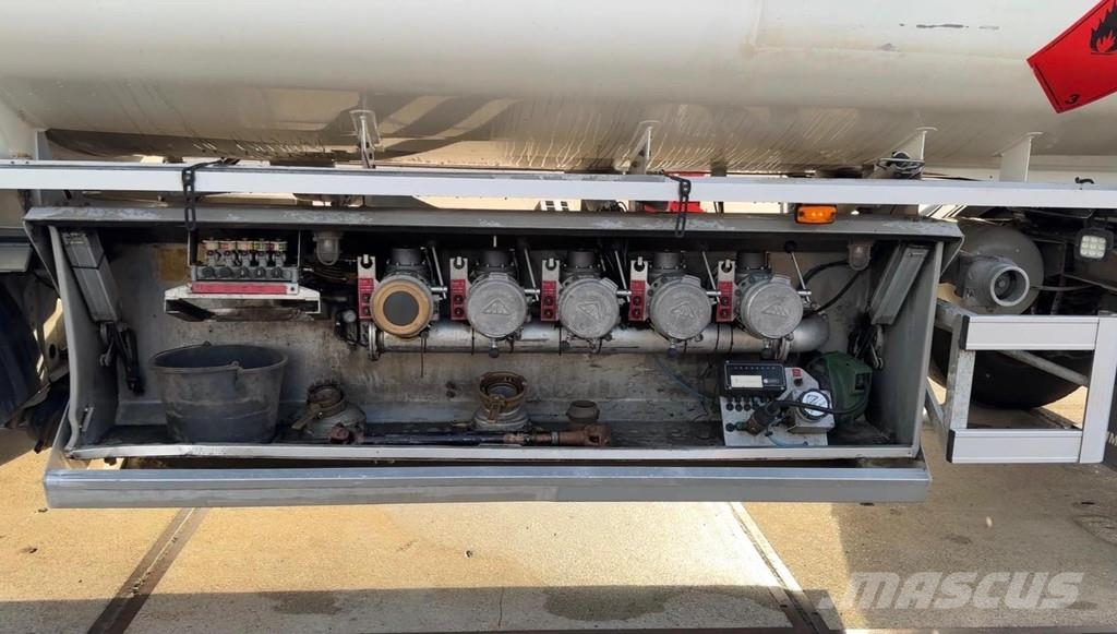 Volvo FM460 8X2 EURO 6 + 24.000 LITERS - 5 COMPARTIMENTS Βυτιοφόρα φορτηγά