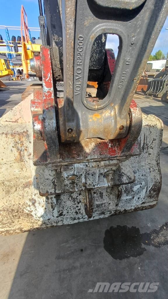 Volvo EC 220 ENL PRECIO A CONSULTAR Гусеничные экскаваторы