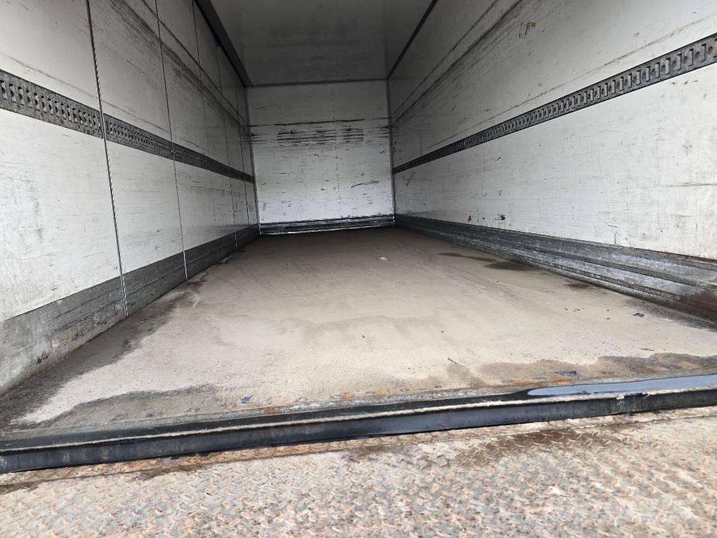 Mercedes-Benz ATEGO 1523 Camiones con caja de remolque