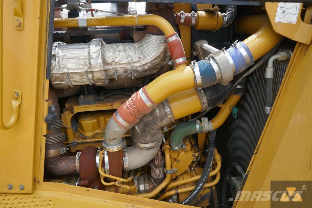 CAT D8T Crawler dozers