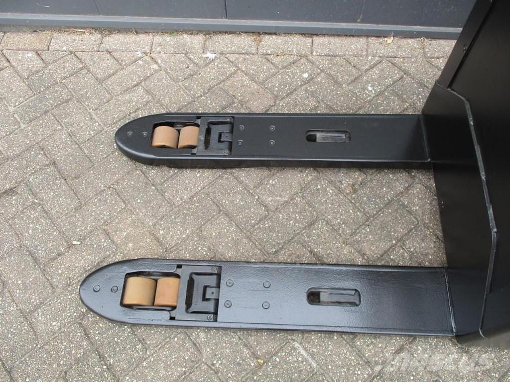 Toyota LPE250 Gabelstapler mit Fahrerstand