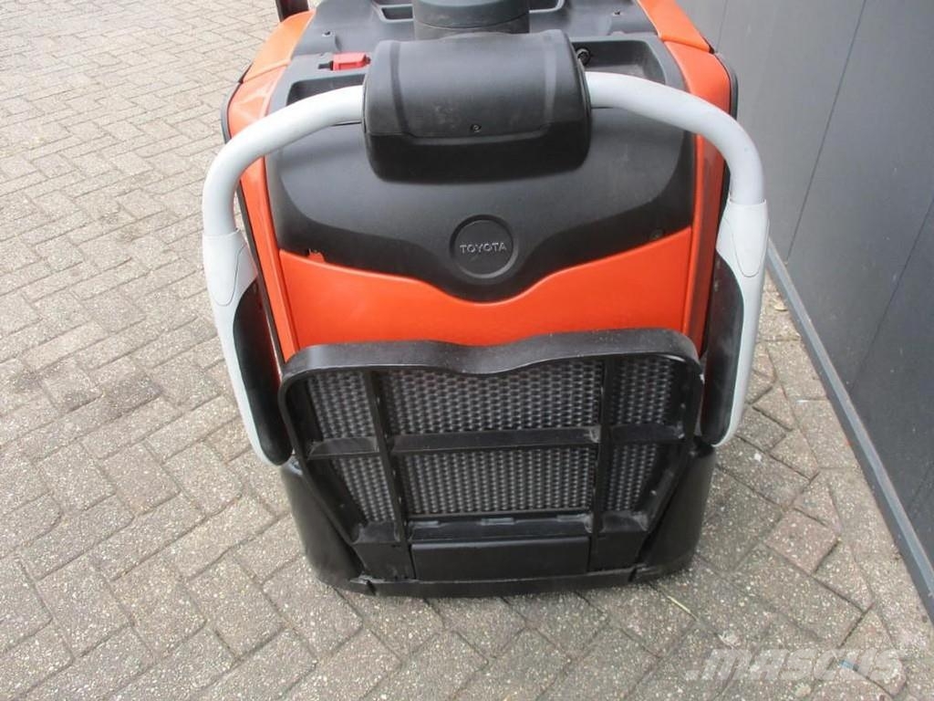 Toyota LPE250 Gabelstapler mit Fahrerstand