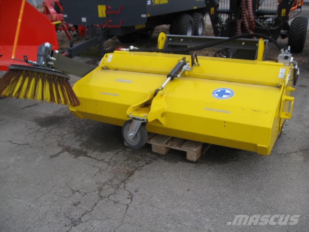 Vama EHK/A 2000 keräävä harjakone Diger kar ve yol makinalari
