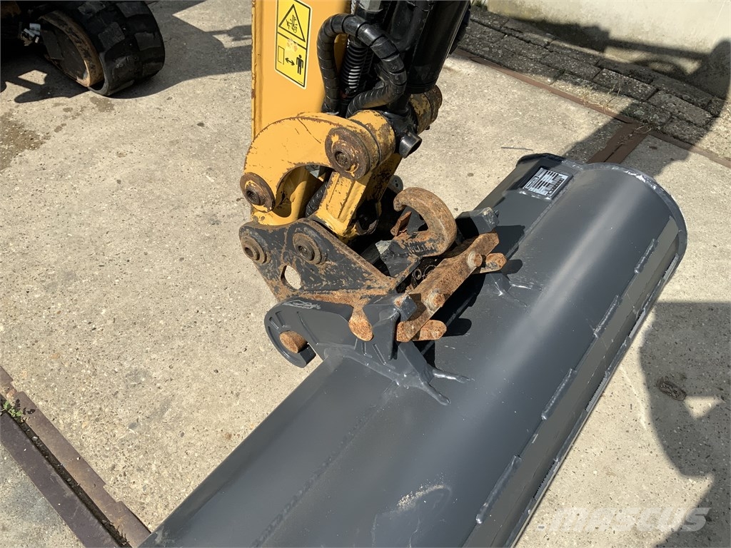 CAT 301.8 Mini pelle < 7t