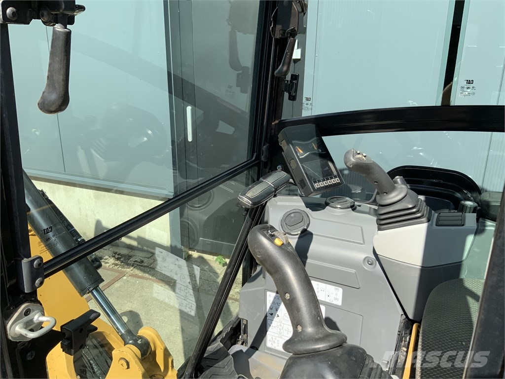 CAT 301.8 Mini pelle < 7t
