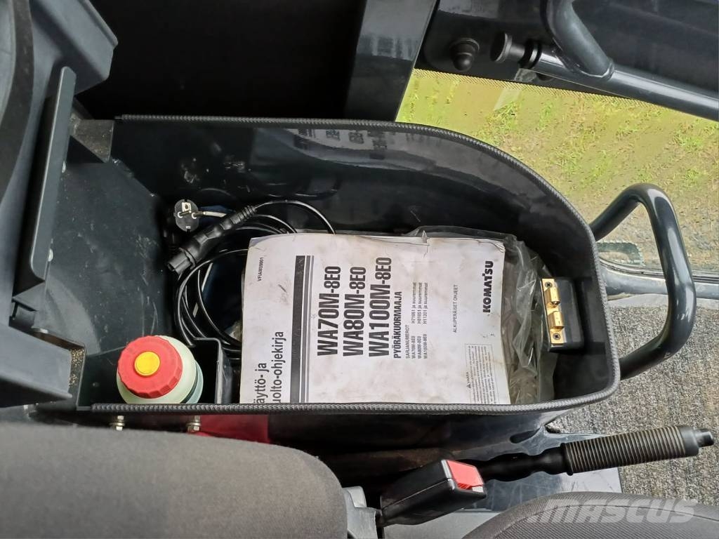 Komatsu WA 100 M-8 Pale gommate