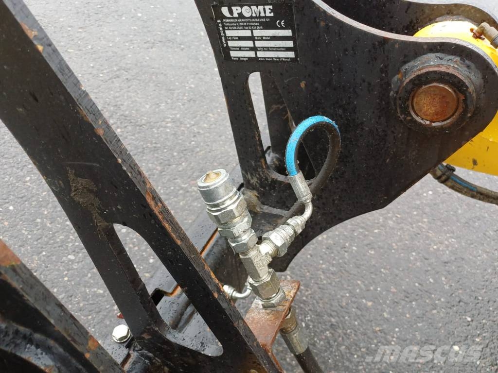 Komatsu WA 100 M-8 Pale gommate