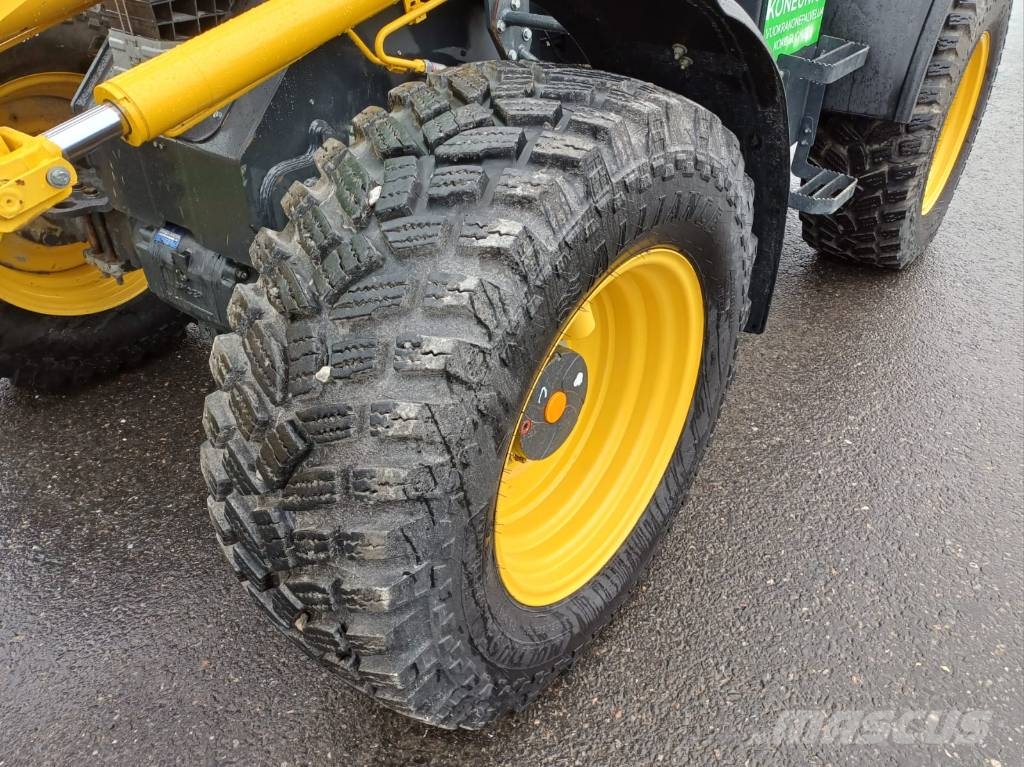 Komatsu WA 100 M-8 Pale gommate