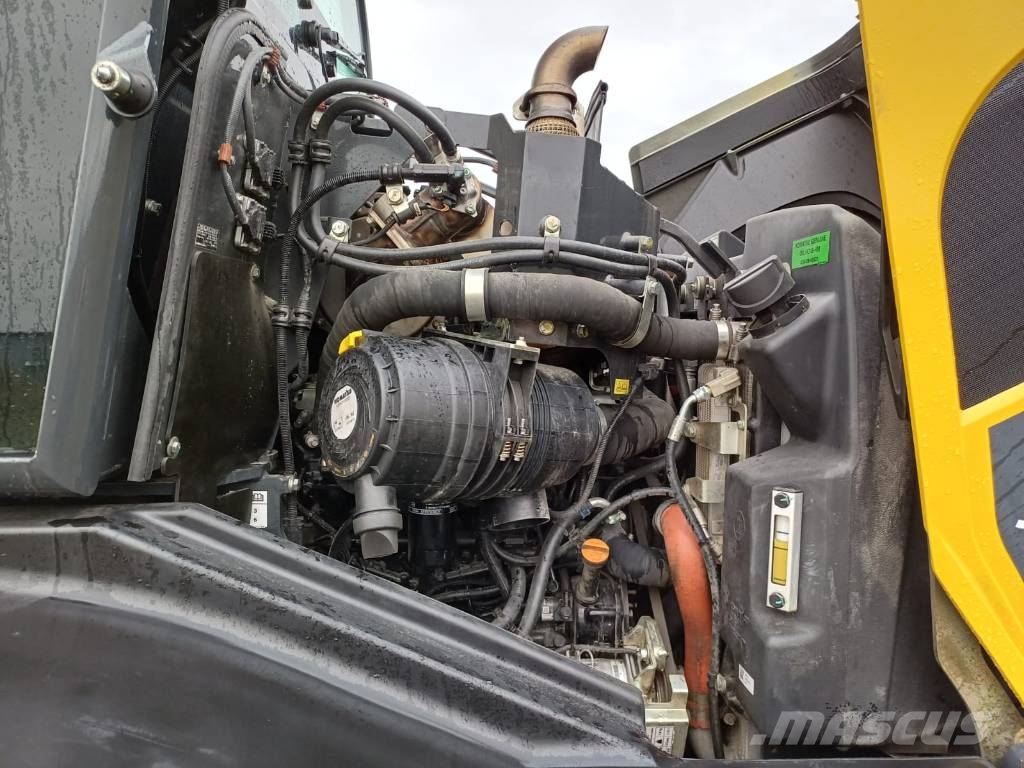 Komatsu WA 100 M-8 Pale gommate