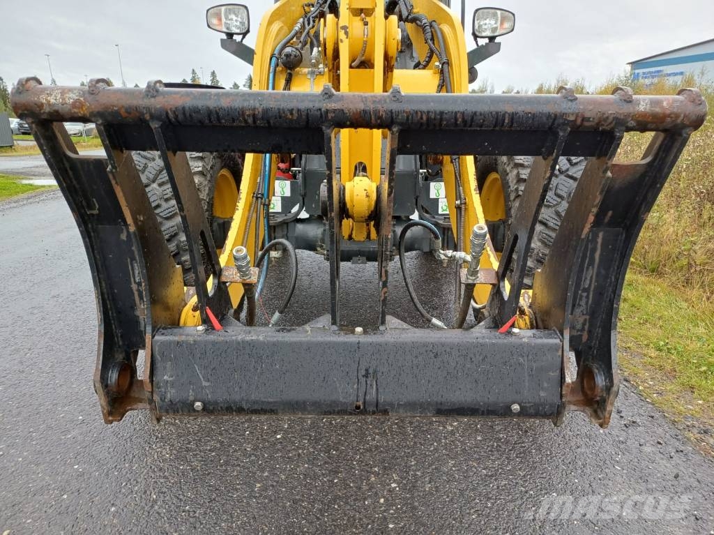 Komatsu WA 100 M-8 Pale gommate