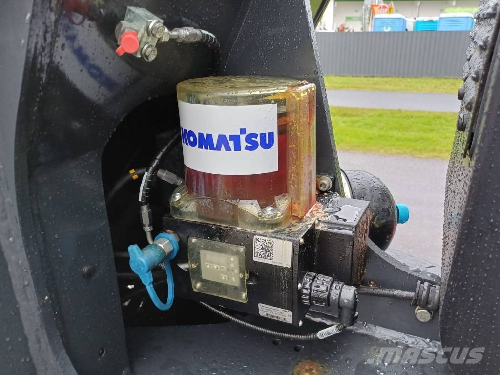 Komatsu WA 100 M-8 Pale gommate