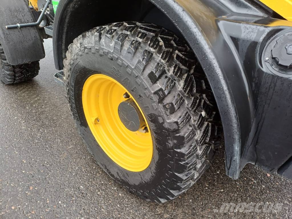 Komatsu WA 100 M-8 Pale gommate
