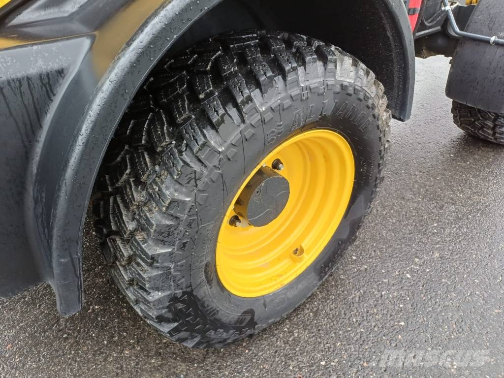Komatsu WA 100 M-8 Pale gommate