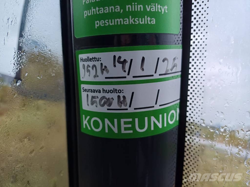 Komatsu WA 100 M-8 Pale gommate