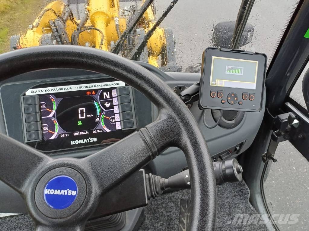 Komatsu WA 100 M-8 Pale gommate