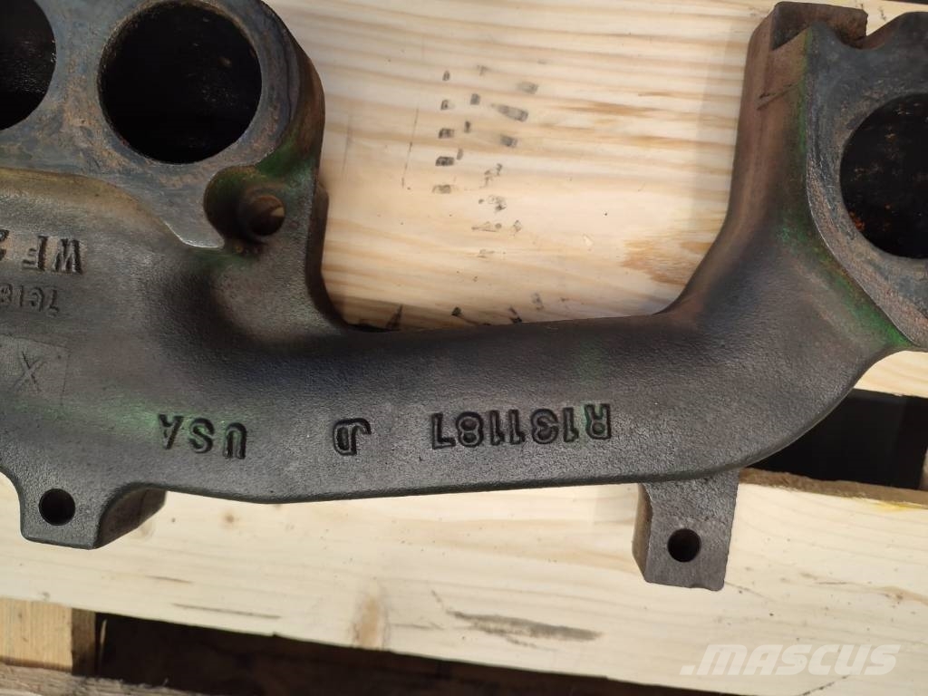 John Deere Exhaust manifold of the 6081TRW12 JOHN DEERE 7810 Motorer