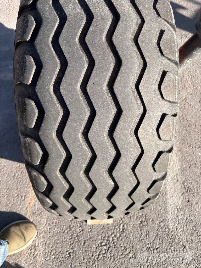 CLAAS Liner 2800 Obracače a zhrabovače sena