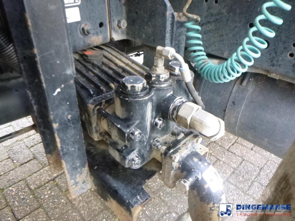 Mercedes-Benz Axor 1824 4x2 vacuum tank 8.1 m3 Paine-/imuautot