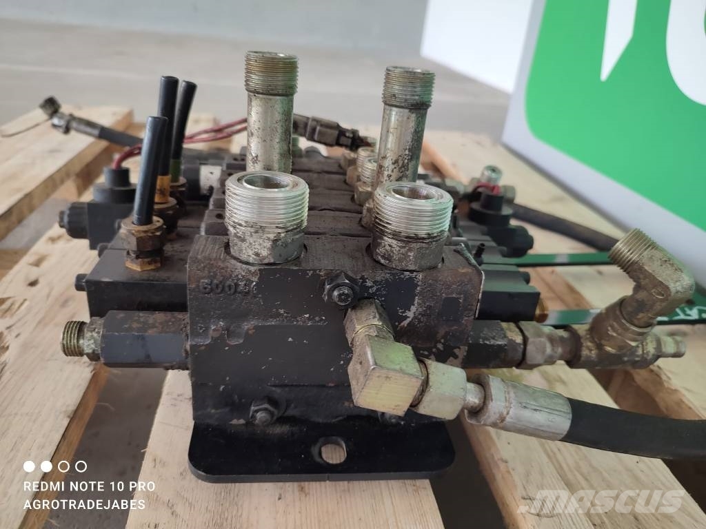 CAT Hydraulic distributor 1686810 Cat TH 62 Hydraulik