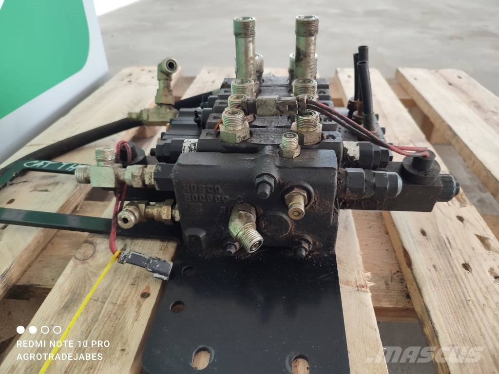 CAT Hydraulic distributor 1686810 Cat TH 62 Hydraulik