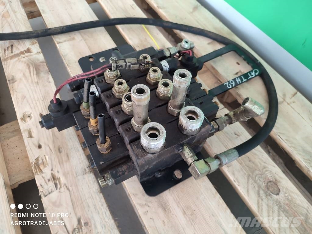 CAT Hydraulic distributor 1686810 Cat TH 62 Hydraulik