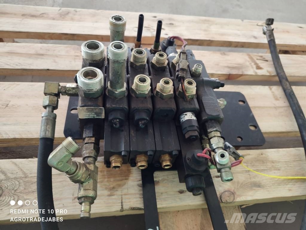 CAT Hydraulic distributor 1686810 Cat TH 62 Hydraulik