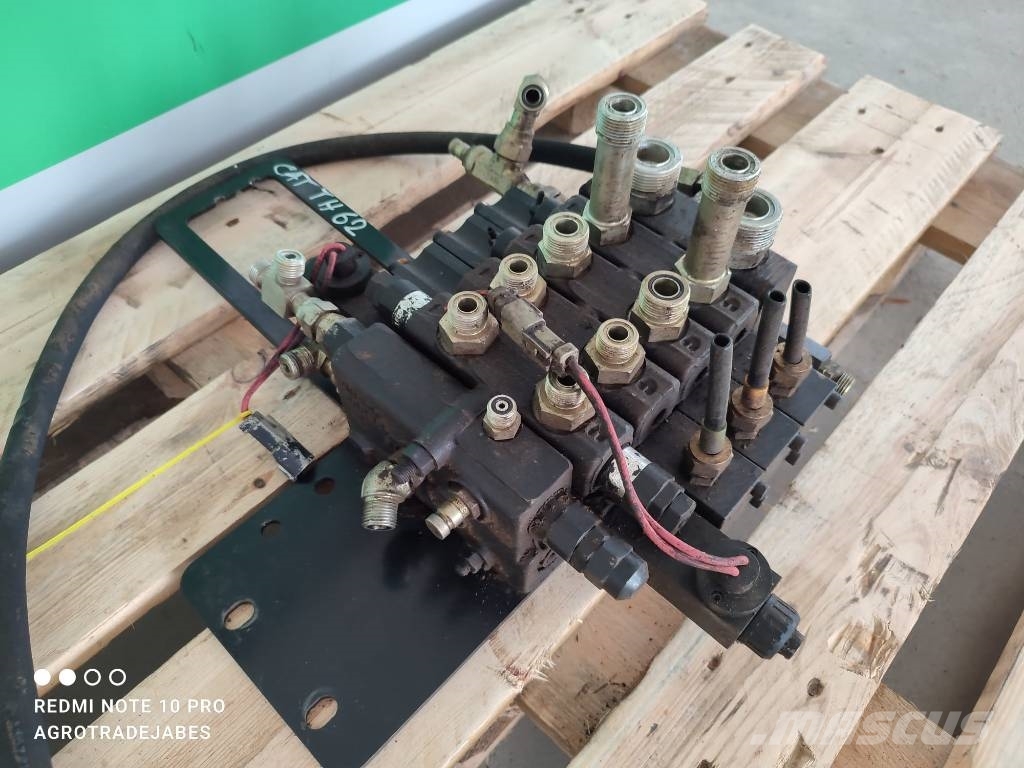 CAT Hydraulic distributor 1686810 Cat TH 62 Hydraulik