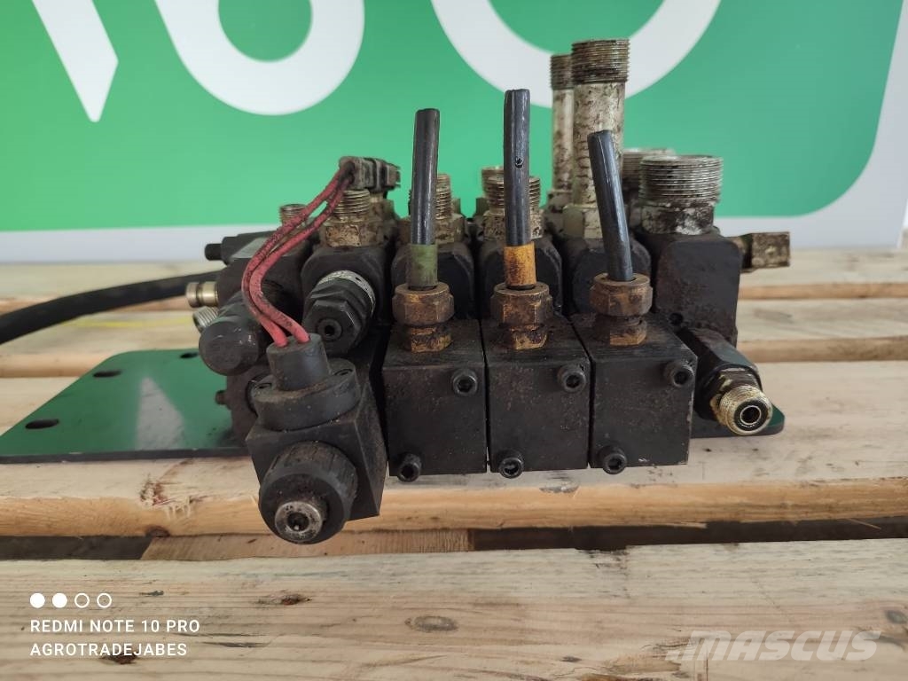 CAT Hydraulic distributor 1686810 Cat TH 62 Hydraulik