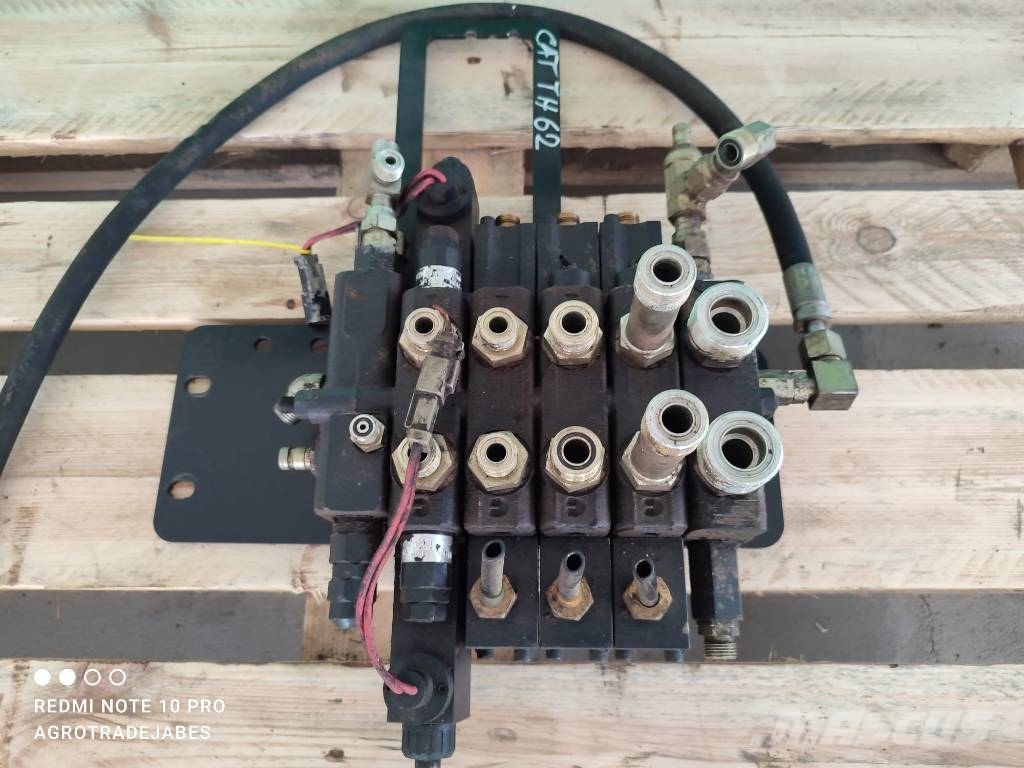 CAT Hydraulic distributor 1686810 Cat TH 62 Hydraulik
