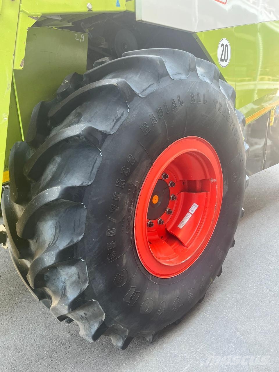 CLAAS Lexion verstärkte 10-Loch Felgen mit Reifen 650/75 Mähdrescher