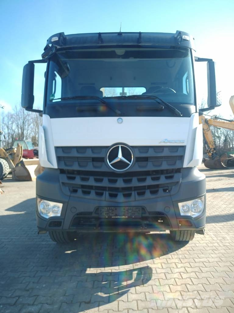 Mercedes-Benz Actros 吊鉤式起重車