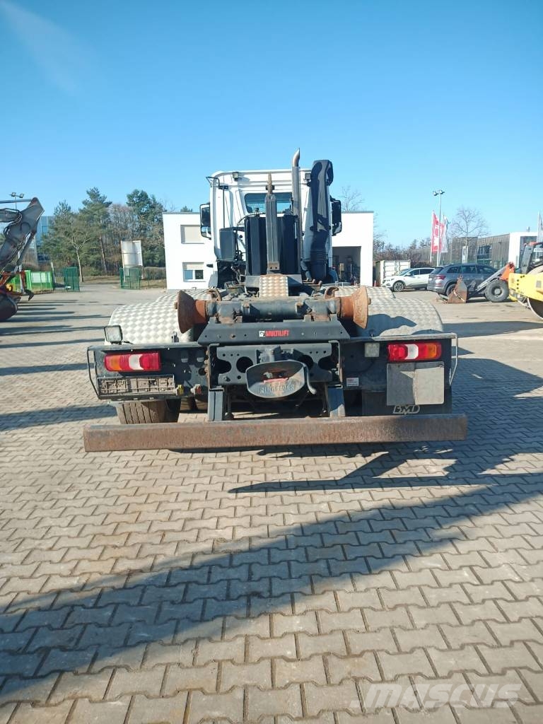 Mercedes-Benz Actros 吊鉤式起重車