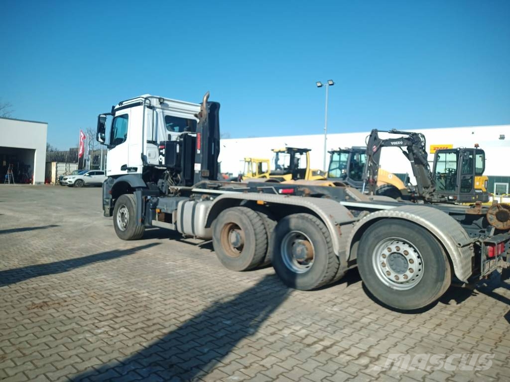 Mercedes-Benz Actros 吊鉤式起重車